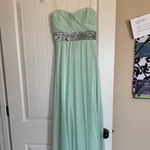 Sweetheart neckline prom dress